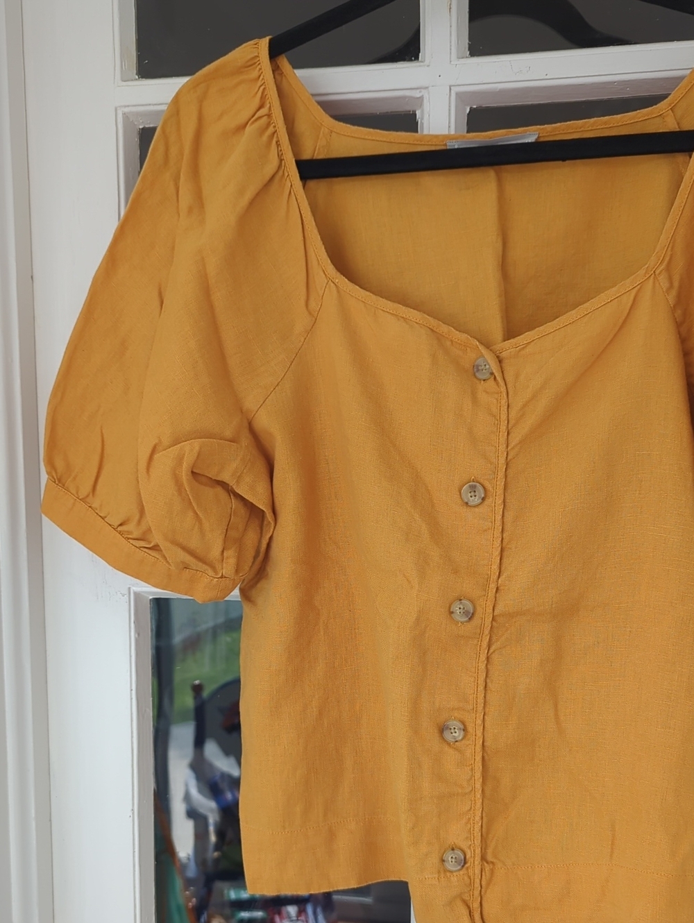 Everlane - Linen Puff-Sleeve Button-Front Top - Picture 2 of 6